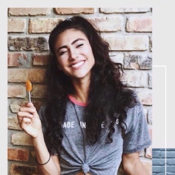 Meet your Posher, Stephanie 🌞 HI sunshines! - Picture 5 of 8